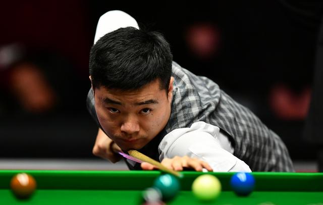 卫群则以对 卫群则以对